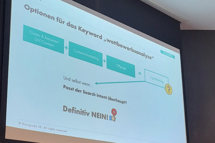 CAMPIXX 2023 Vortrag von Jörn niethammer von Hans Grohe zu Search Intent - auf der Folie Beispiel für ein Keyword, wo man sich überlegen kann, ob der search intent bedient wird